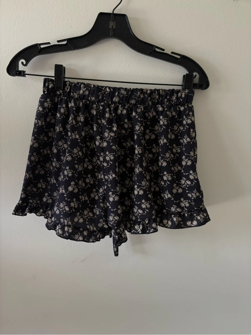 Floral Ruffle Drawstring Women’s Shorts - Picture 2 of 6